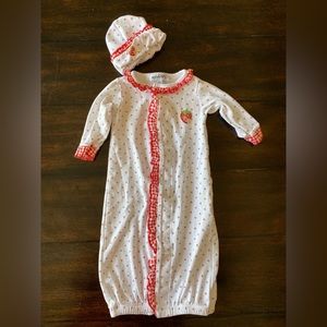 Magnolia Baby Convertible Strawberry Gown with Hat Size SM